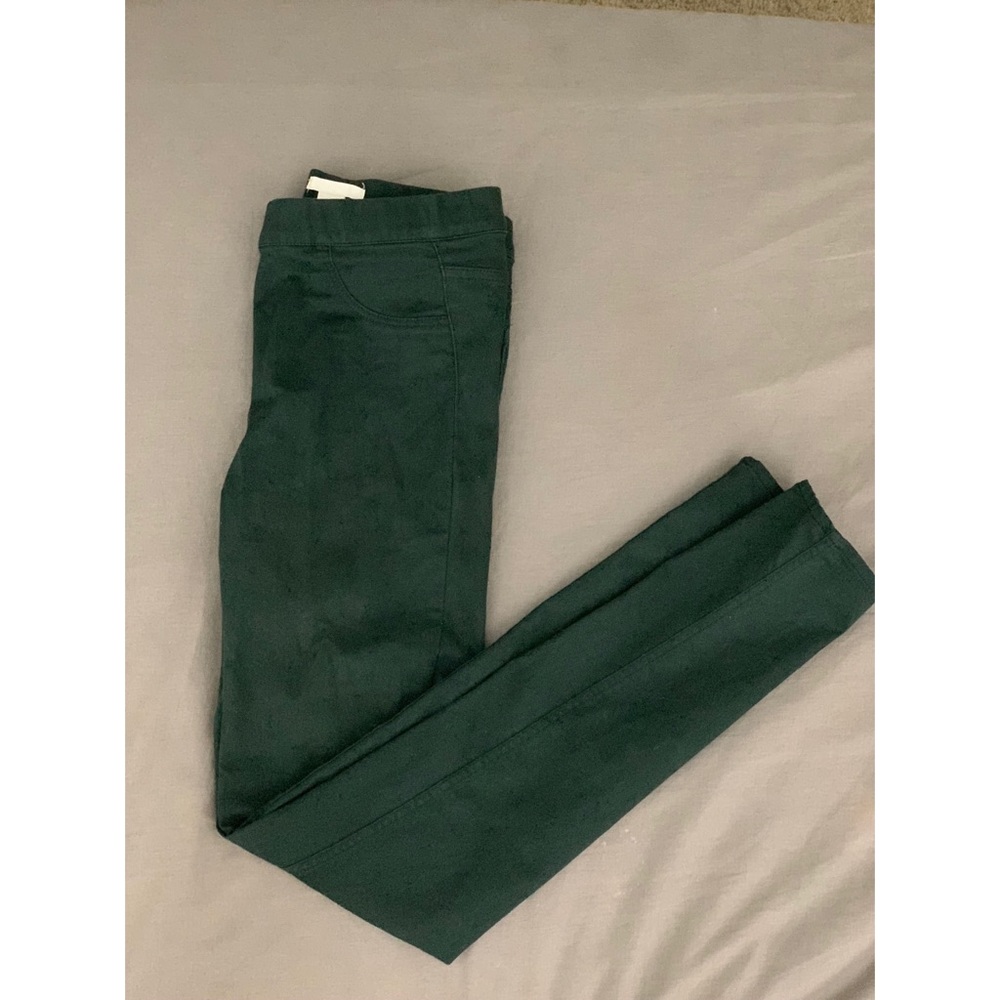 Pants with leggings fit